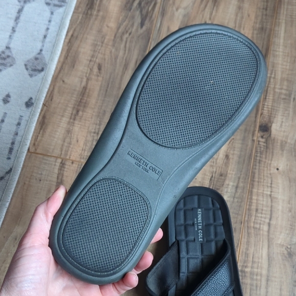 Kenneth Cole Men’s Black Florian Sandal Size 10.